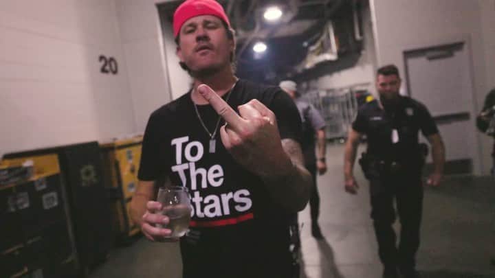 トム・デロングのインスタグラム：「US Tour has been slayed like the dragon it was… @blink182」