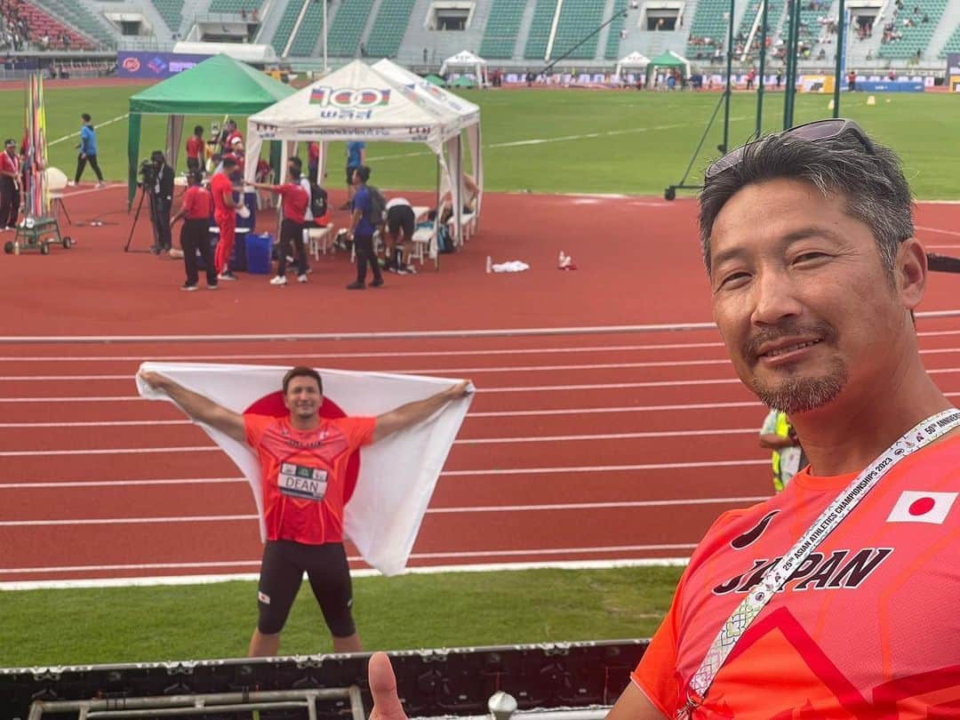 ディーン元気さんのインスタグラム写真 - (ディーン元気Instagram)「Asian championships🇹🇭 83.15m🥇 Appreciate for all the supports🙏  世界ジュニアの銀メダル以来の国際大会のメダルで初めての金メダル、晩年期が近づく中、一つご褒美をいただけた気持ちです。  世界選手権にピークを、ワクワクしながらやるべきことを淡々とやっていきます。  応援ありがとうございました👍  #javelinthrow  #lifeisgood」7月18日 3時34分 - roderyyy