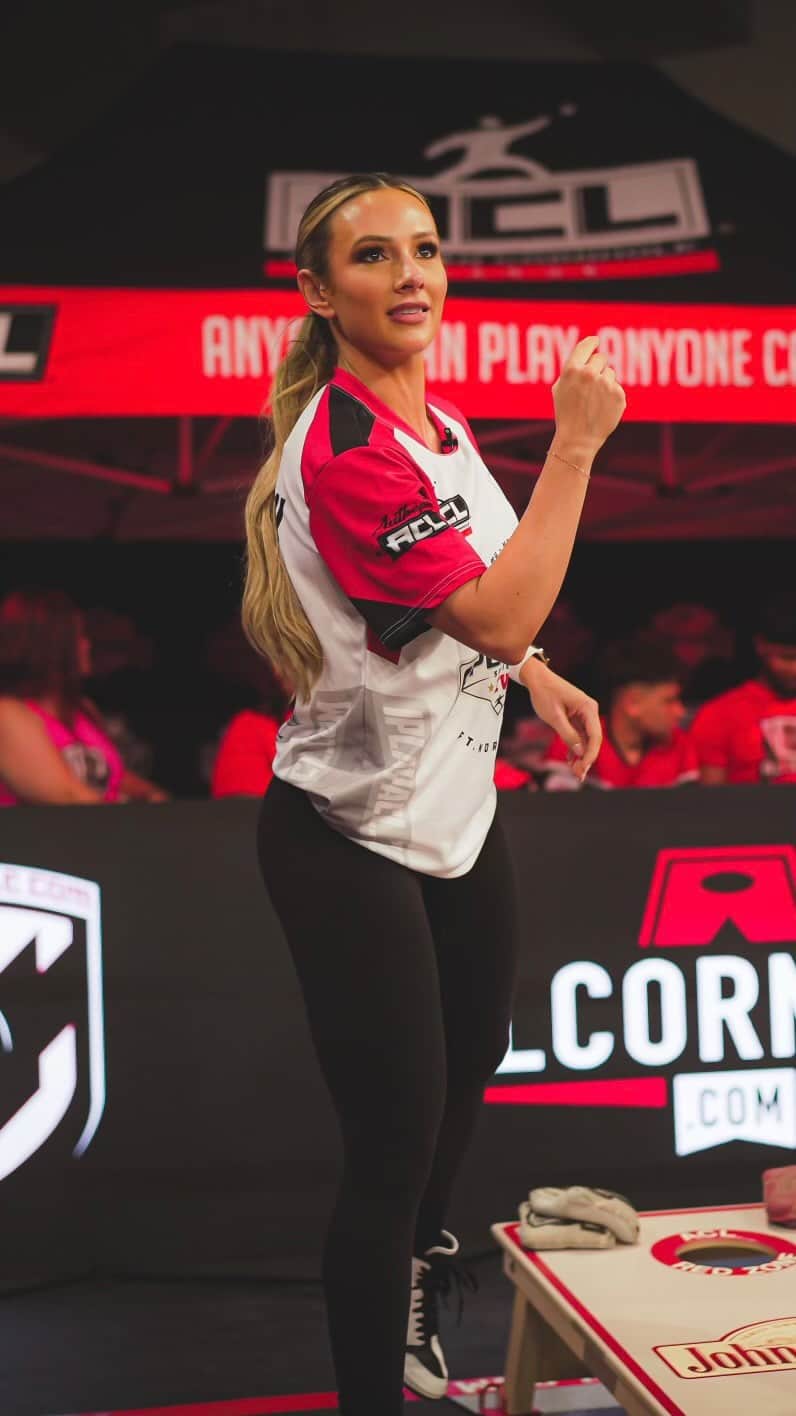 Paige Hathawayのインスタグラム：「I still can’t believe this happened! 😳 or that I played in a corn hole tournament on ESPN and FREAKING WON!   Wish my pro partner @ajsimsaclpro and I GOOD LUCK as we head to the @americancornholeleague WORLD CHAMPIONSHIPS in less than 3 weeks! 🍀🥳   #cornhole #lockin #espn #tournament #winner #lfg」