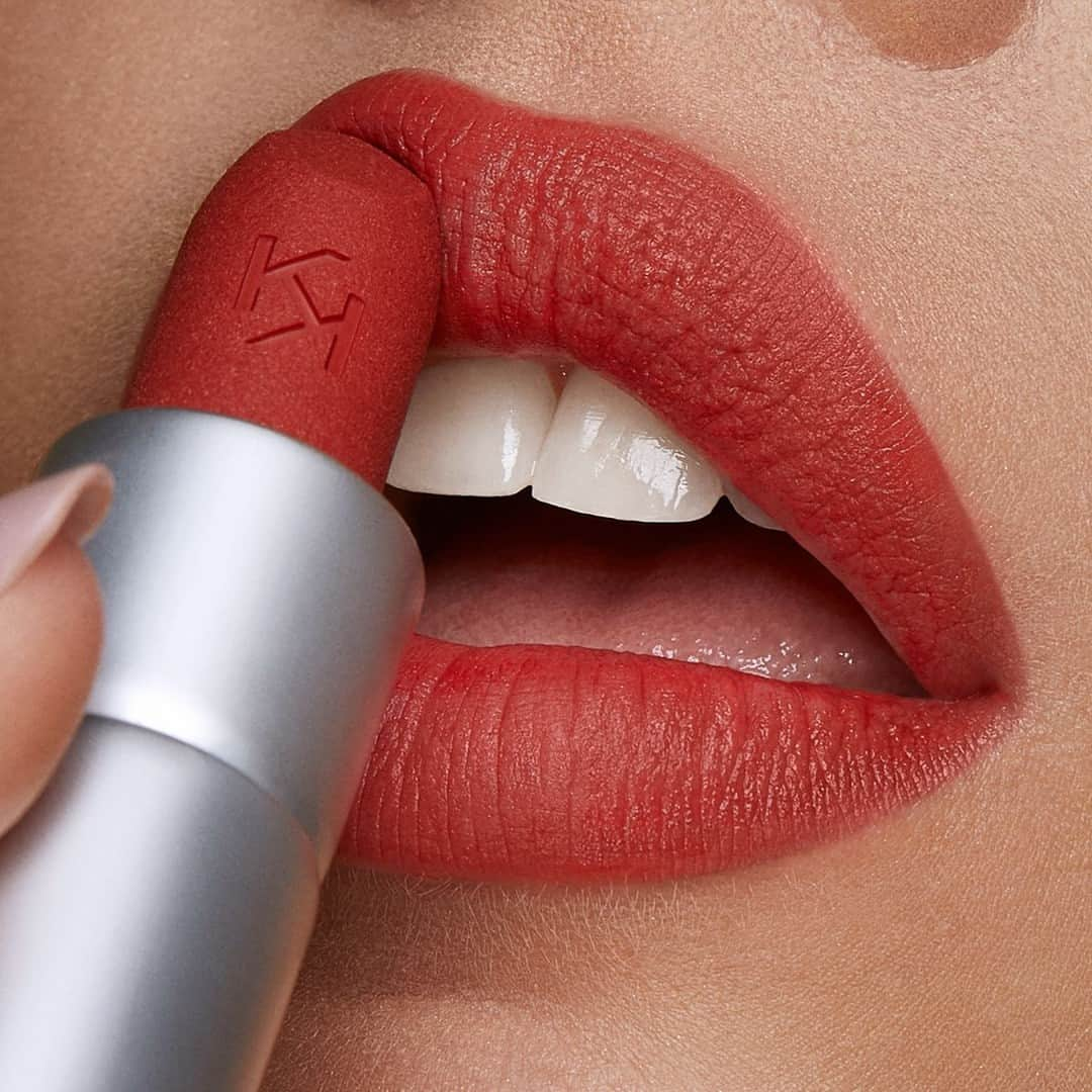 KIKO MILANOさんのインスタグラム写真 - (KIKO MILANOInstagram)「Anyone else loving this classic matte #redlip? 😍 Shade 12 Fire Brick of our Powder Power Lipsticks might just be the hue for you this summer 💄⁣ ⁣ Shade 12⁣」7月18日 4時00分 - kikomilano