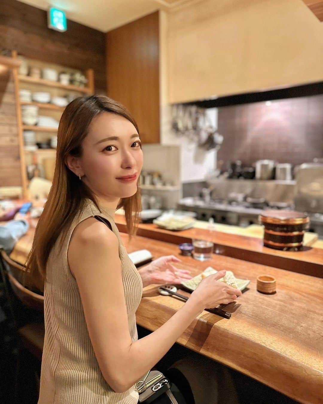 菊池かなこのインスタグラム：「全部が美味しくて美しい、 上品な和食割烹のお店🫶  日本酒ととても合う🍶💕  小さなお店ですが なかなか予約も取りにくい人気店で 外国人のお客様も最近は多いみたい👳✨  どの駅からも少し距離があるけど、 時間を掛けてでも行くべきお店💟  *.:･.｡**.:･.｡**.:･.｡**.:･.｡**.:･.｡** #幸せ三昧#広尾グルメ#渋谷グルメ#過去pic #東京グルメ#渋谷ディナー#広尾ディナー」