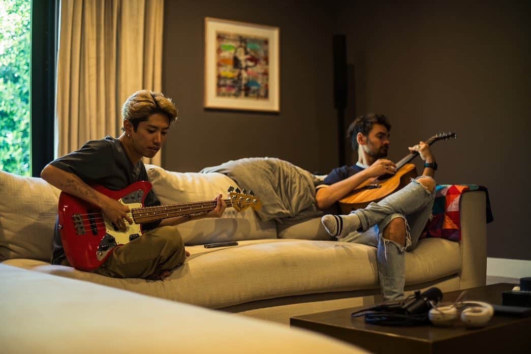 Taka のインスタグラム：「🤗make a new songs and cooking @danjlancaster @yu.tsubaki @ka2official612」