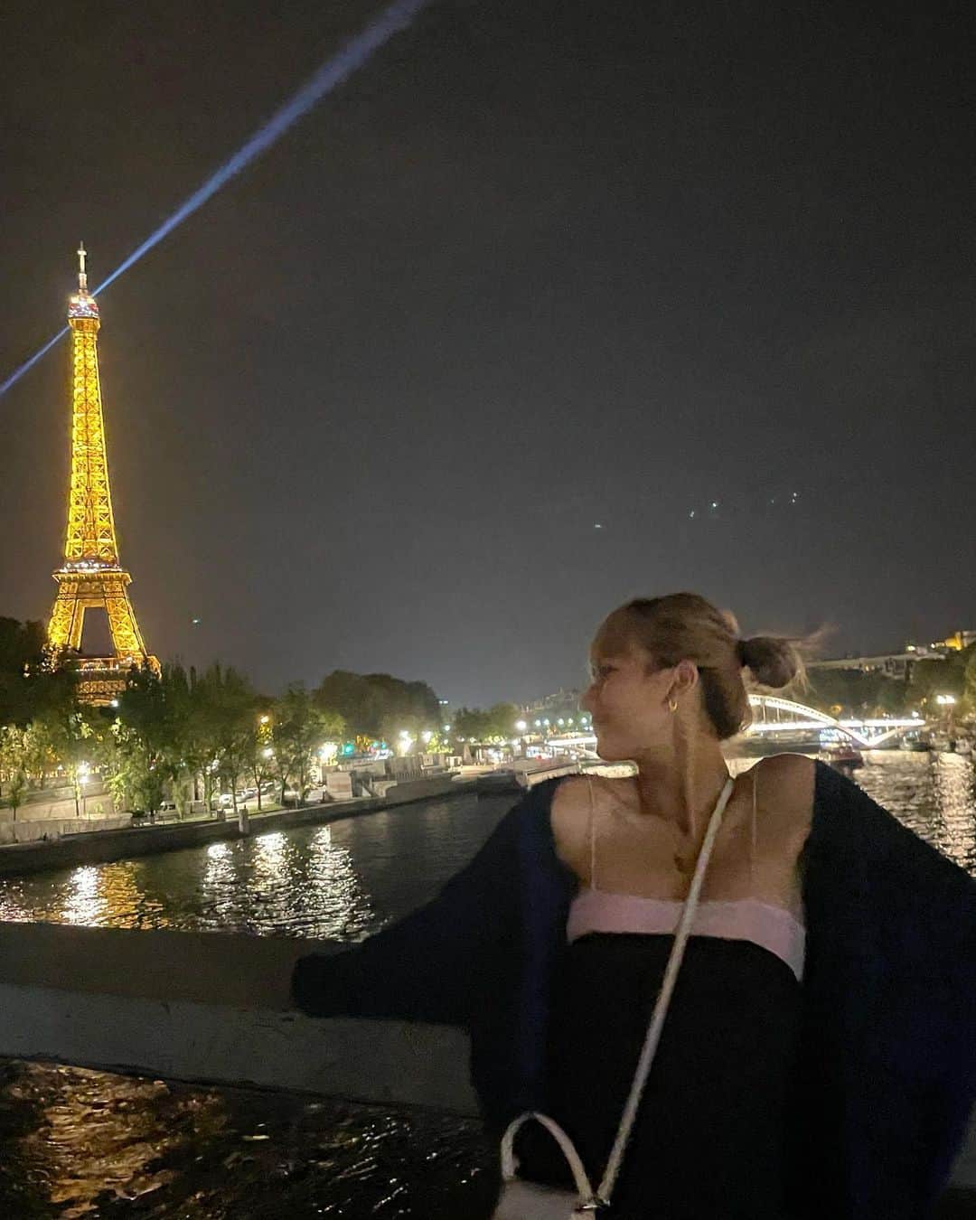 ペレアナイスさんのインスタグラム写真 - (ペレアナイスInstagram)「Paris day 3かな？笑🇫🇷 エッフェル塔🌟  #エッフェル塔 #パリ」8月16日 7時57分 - pellet0726