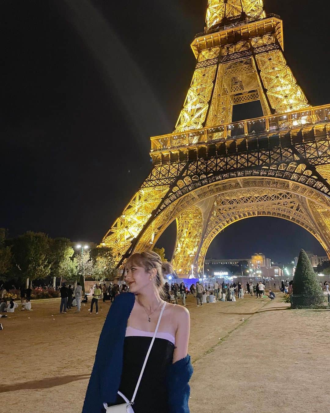 のインスタグラム：「Paris day 3かな？笑🇫🇷 エッフェル塔🌟  #エッフェル塔 #パリ」