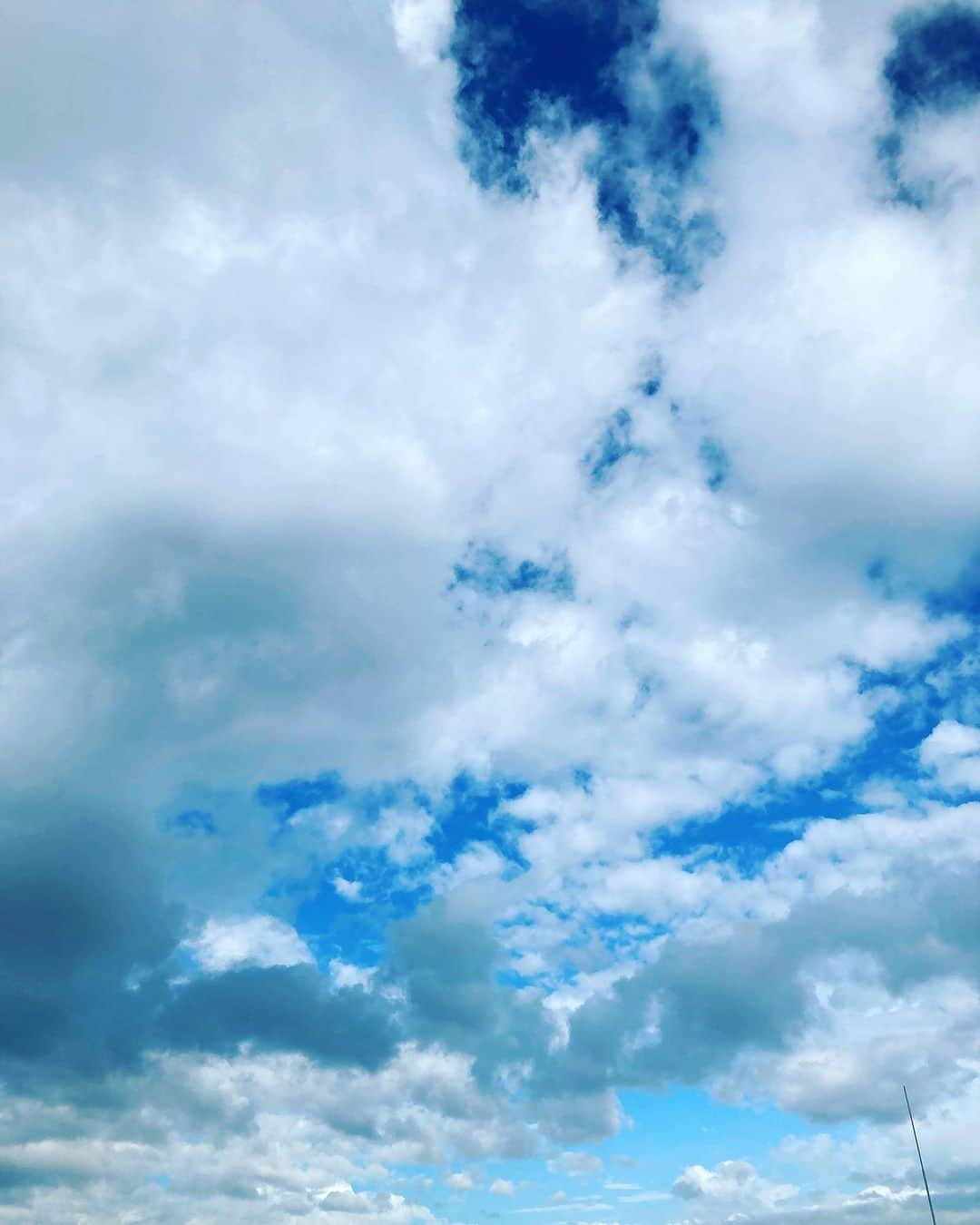 松田洋治さんのインスタグラム写真 - (松田洋治Instagram)「まだ☁️は残りますが、もう大丈夫。さぁ大阪初日。張り切っていつも通りに。  #東大阪市文化創造館 #少女からの呼び声 #安田章大 #咲妃みゆ #松田洋治  #唐十郎 #新宿梁山泊」8月16日 8時18分 - youjimat