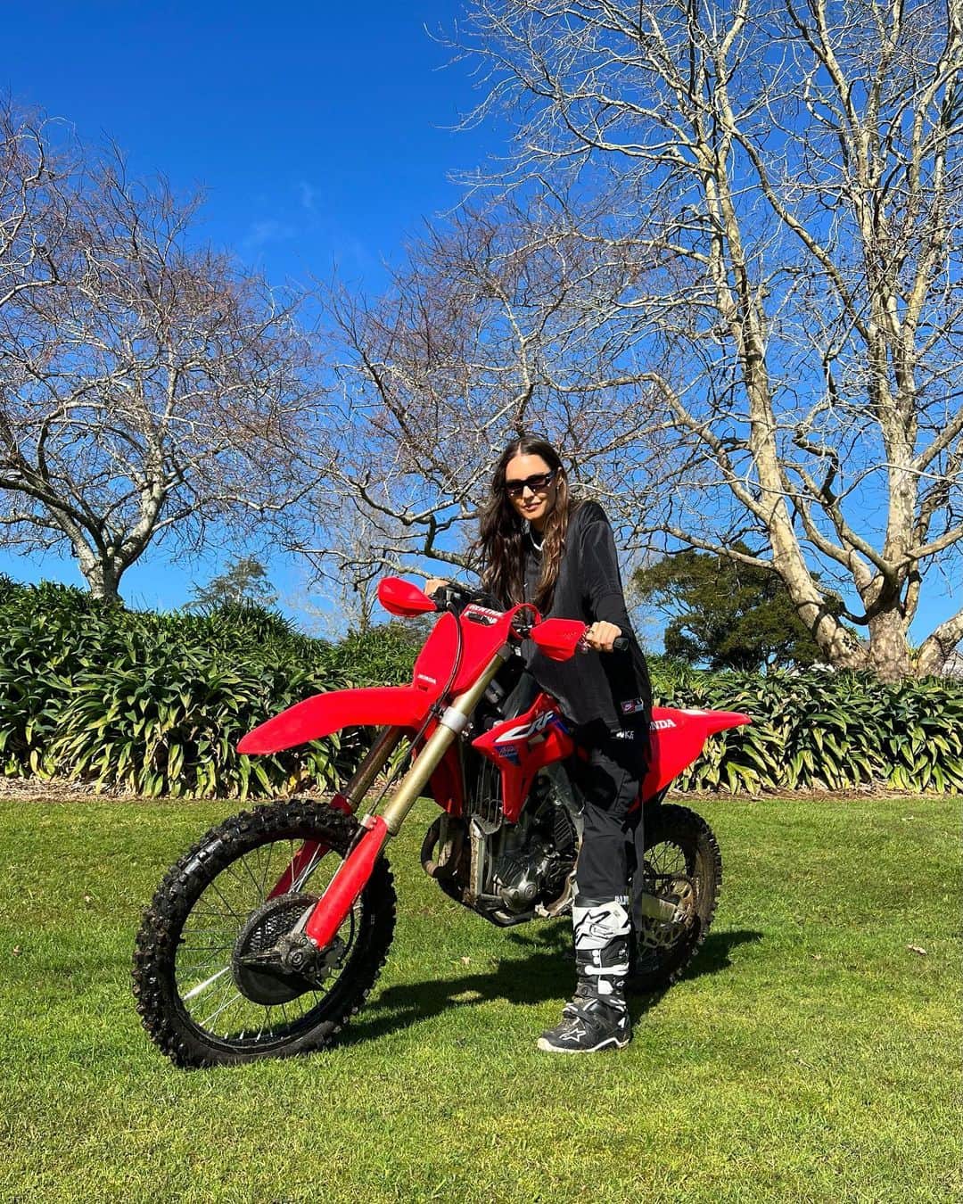 Kirsty Godsoのインスタグラム：「Came home for some peace and quiet 😈」
