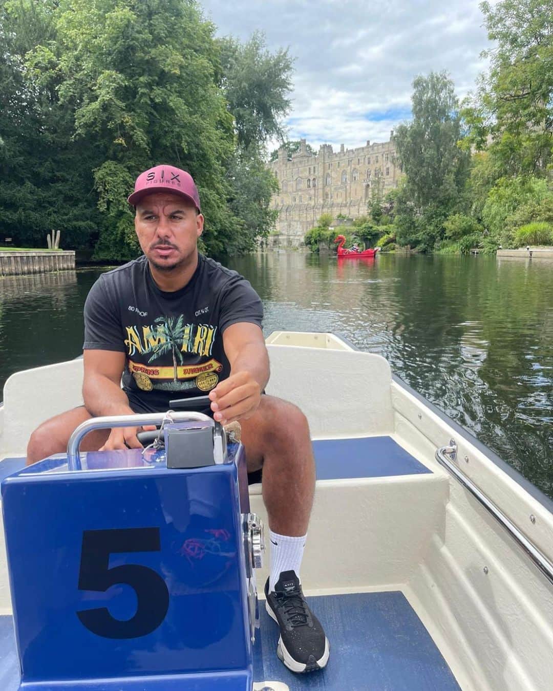ガブリエル・アグボンラホールのインスタグラム：「Nice peaceful day in Warwick ❤️🤝」