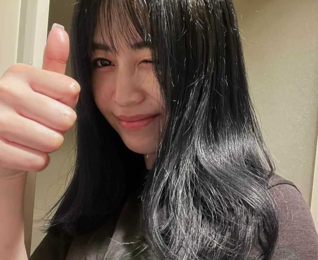 佐久間采那のインスタグラム：「.  💙🖤👍  #좋아」