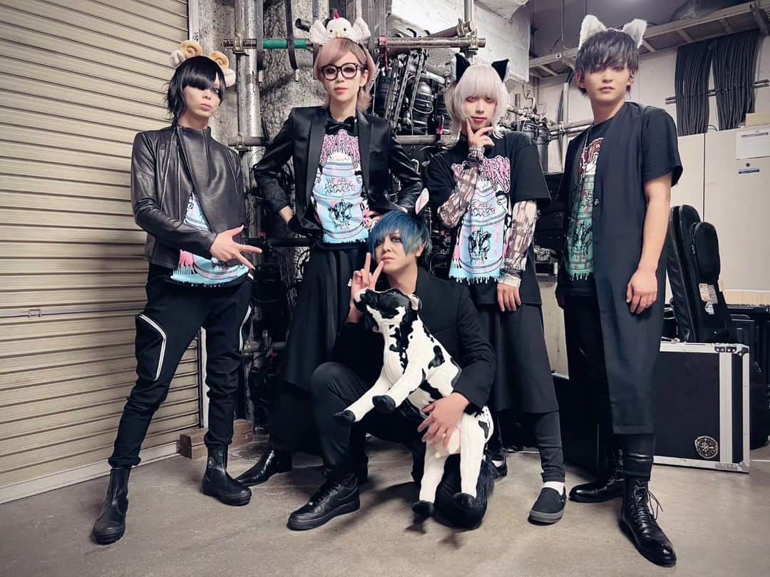 悠介 のインスタグラム：「2023.08.12⁡ ⁡ WE ARE DOMESTIC ANIMALS!!⁡  ⁡ HAPPY FARM🐮⁡ ⁡」