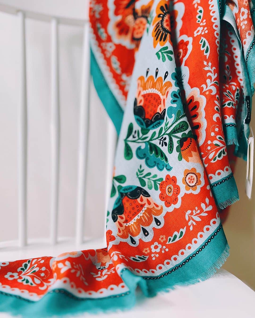 Dinara Mirtalipovaのインスタグラム：「The long awaited scarf collection is now live, please visit Vismaya.com to see it!  And if you’re a shop owner, wholesale orders can be placed with Vismaya. They are now presenting the collection in New York at NYNOW booth 850.   #mirdinarascarves @vismayacollection #vismayacollection #dinaramirtalipova  #mirdinara #nynow2023 #nynow」