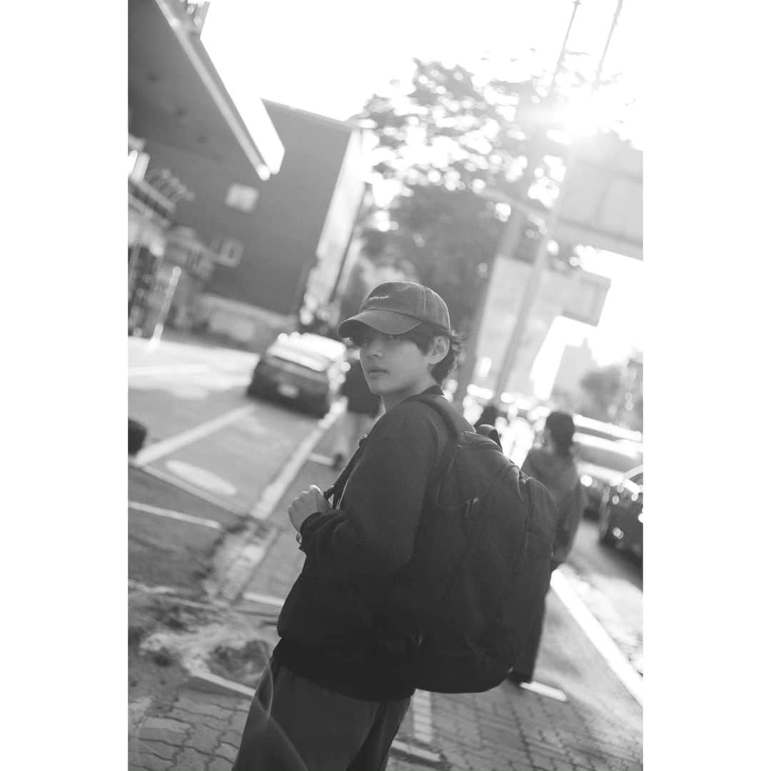 BTSさんのインスタグラム写真 - (BTSInstagram)「#V #뷔 #V_Layover Photo 2」8月16日 0時01分 - bts.bighitofficial
