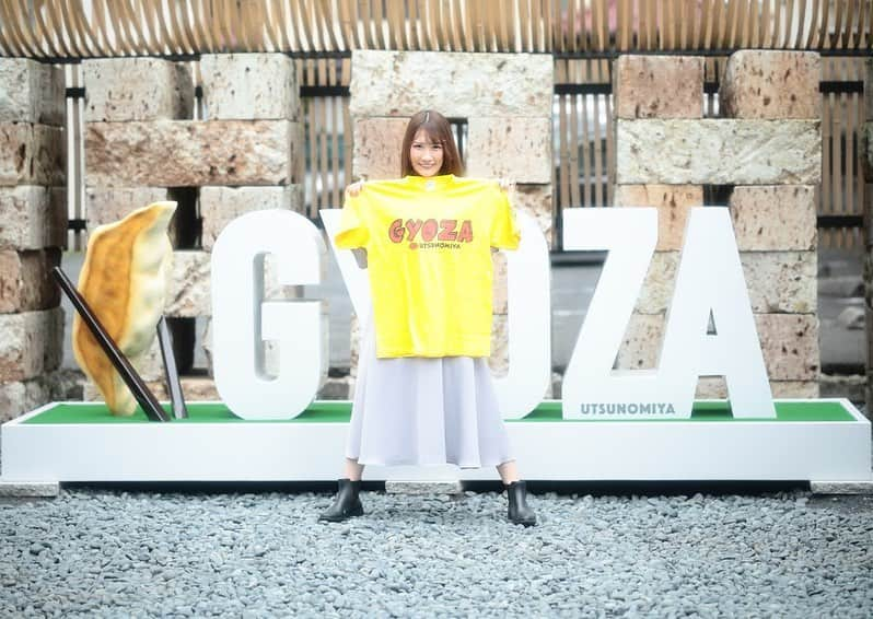 小峰みこのインスタグラム：「. 5月に行った ポートレートinみこっくま写真部宇都宮支部 餃子通りにて . photo by SKTiger . #gyoza」