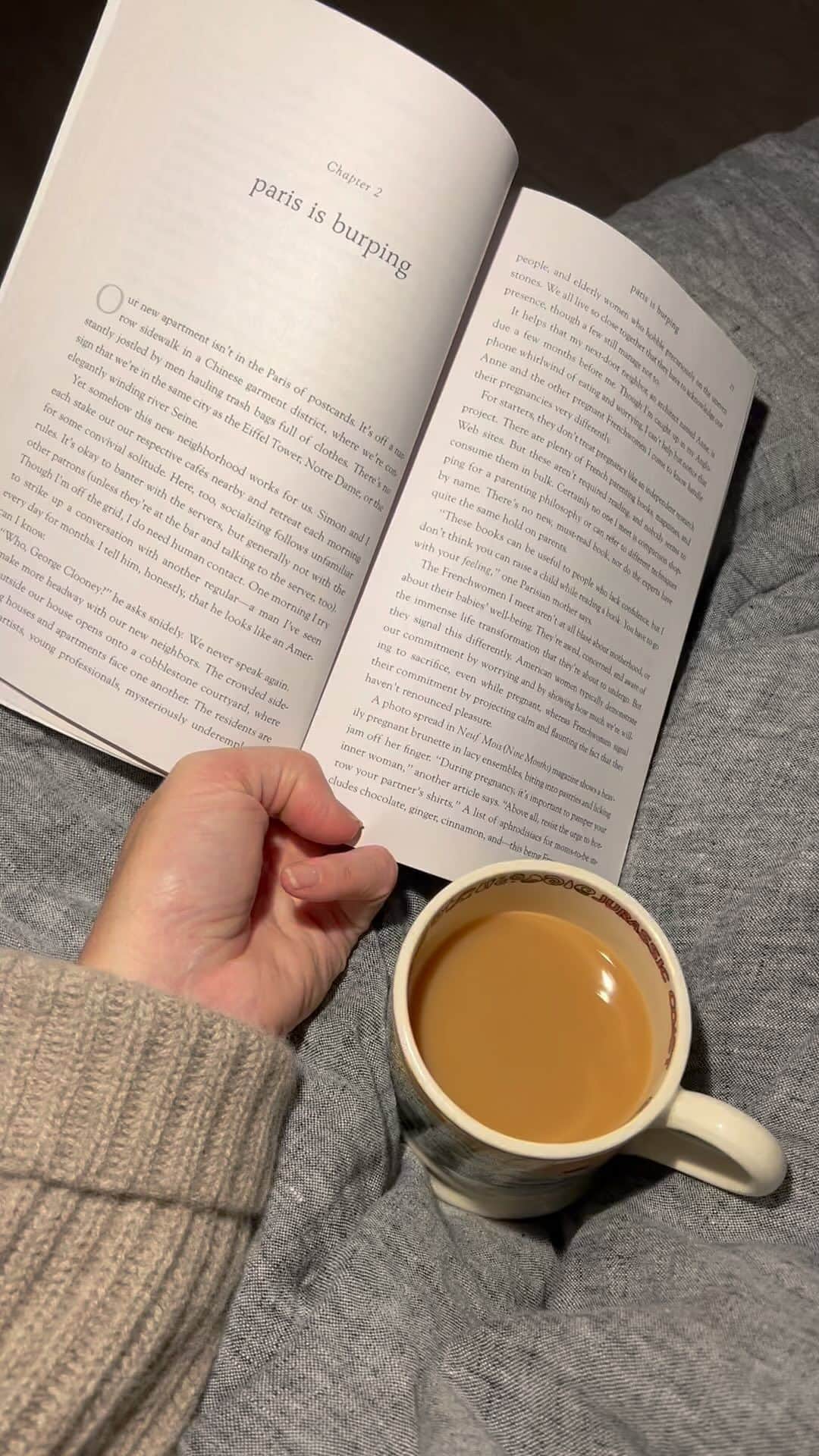 JO BAKERのインスタグラム：「5:30am started with a cup of tea  5:35am baby wakes and #inthenightgarden ( #iykyk ) buys me a few more mins…  Thanks @faithblakeney for this #mom book rec!! #bringingupbebe ❤️‼️#momlife #babyboy #crackofdawn #parentingtips」