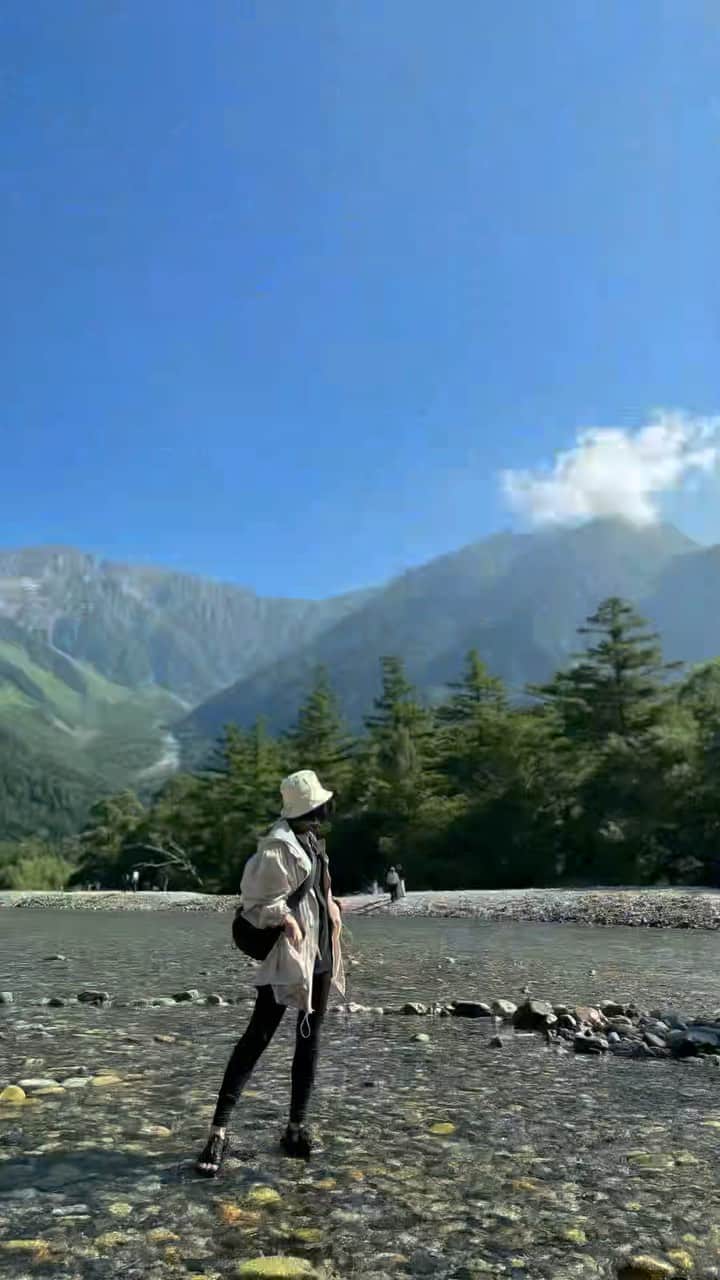 簑島三佳のインスタグラム：「サントリー天然水『上高地』篇19秒CM みたいなやつ  #上高地　#長野県 @japan_alps_kamikochi  #宇多田ヒカルの言い方教え込む親」