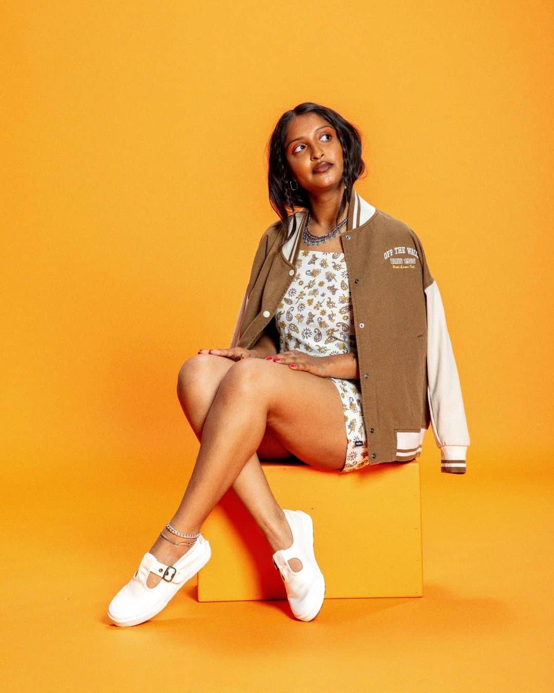 vans girlsのインスタグラム：「Tap into retro nostalgia with the Style 93. Available to shop at the link in bio.」