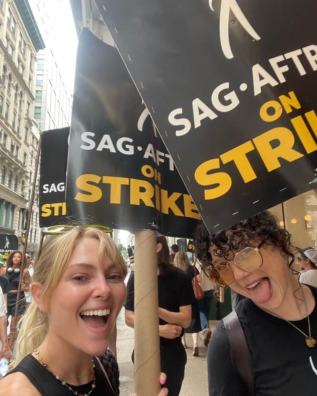 アナソフィア・ロブのインスタグラム：「Proud member of @sagaftra 20 years and counting!」