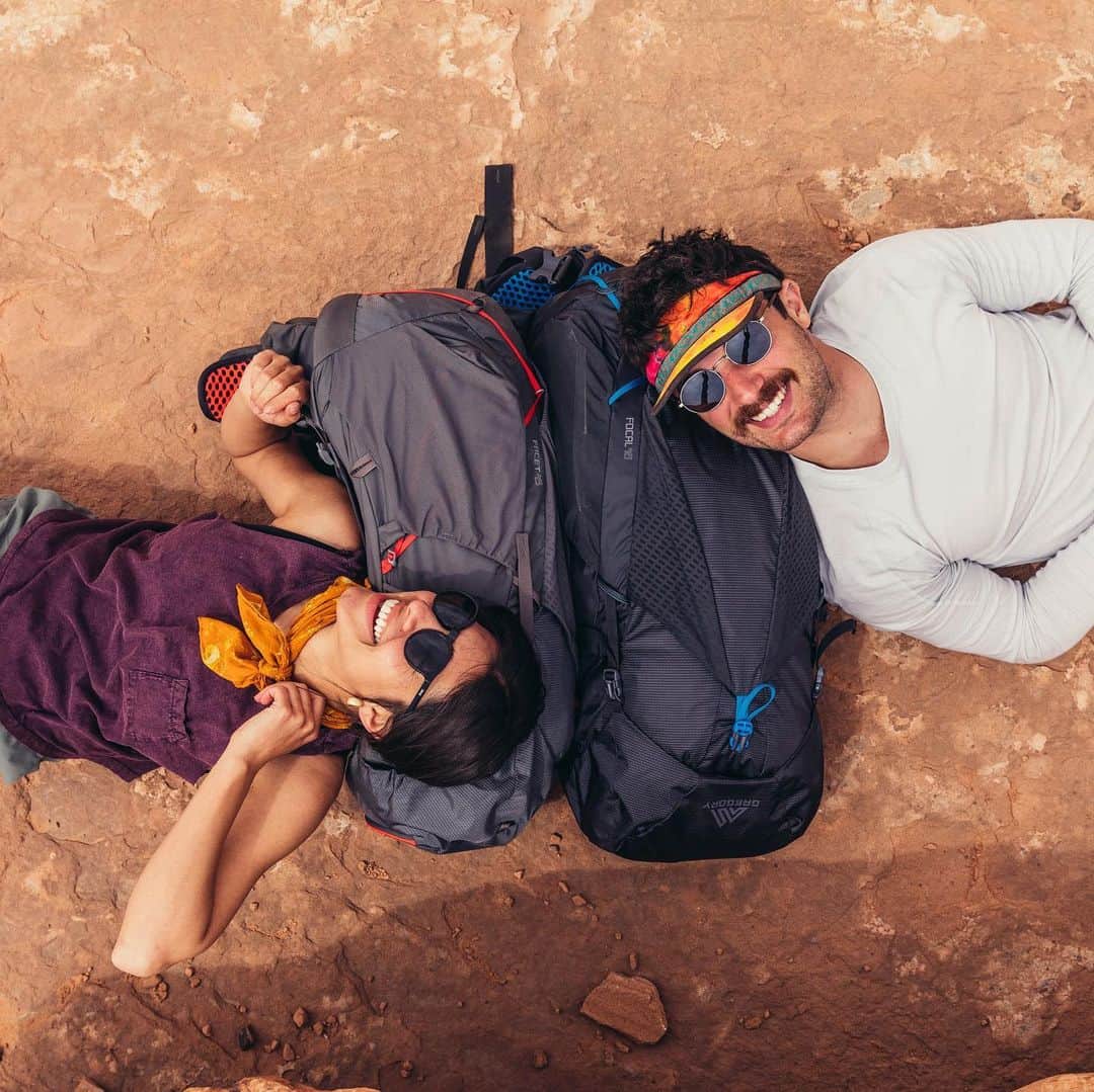 グレゴリーのインスタグラム：「You might stink, but your pack doesn't have to! 😅  Meet a thru-hikers best friend, Polygiene® Stays Fresh Technology. Polygiene® is an odor-control fabric treatment that inhibits the growth of odor-causing bacteria.   You can find @polygiene_  in the following collections from us: Focal/Facet, Baltoro/Deva, Border Traveler, Quadro Pro, & Katmai/Kalmia.」