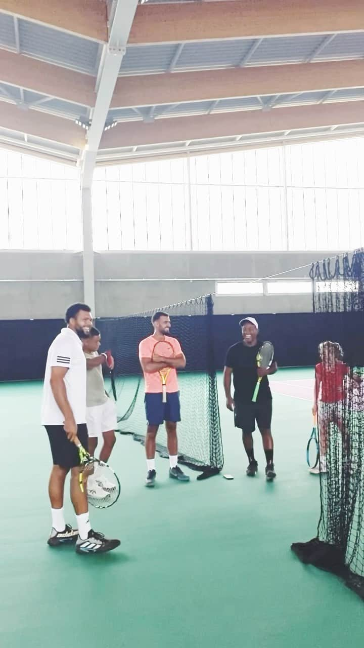 ジョー＝ウィルフリード・ツォンガのインスタグラム：「Petit tour au @allin_country_club pour donner quelques conseils à nos premiers stagiaires 🤩  #TsongaTeam #allingroup」