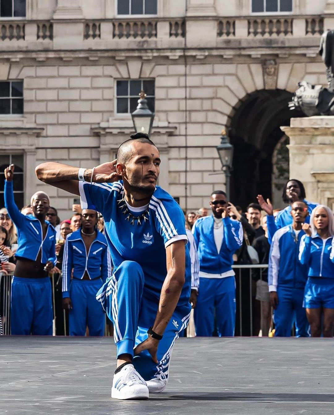 adidas UKのインスタグラム：「It’s givinggg…  PROUD sponsors of The Power Ball at @somersethouse. Thank you for having us @voguerites 💙  📸 @onlybynght」