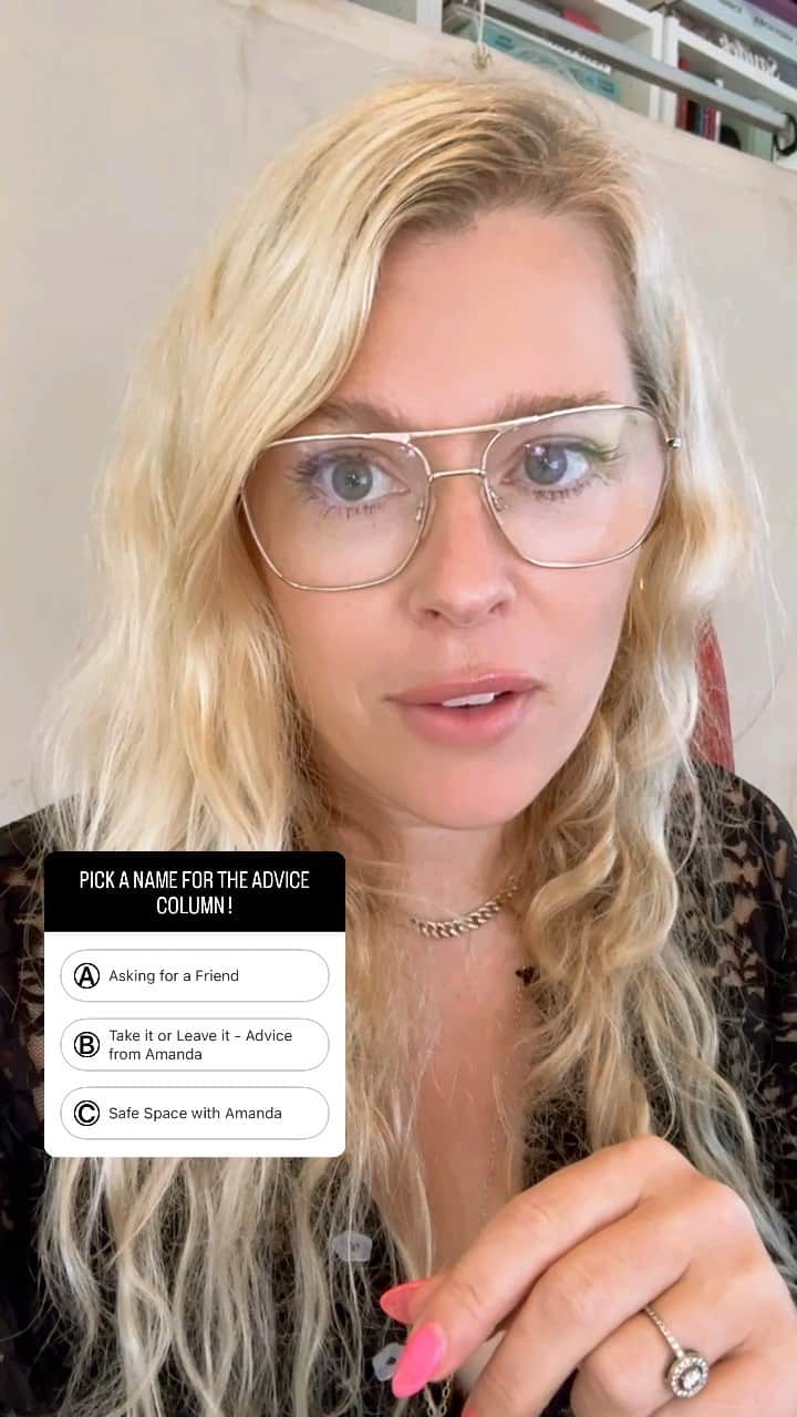 アマンダ・デ・カディネットのインスタグラム：「Time to choose the name for my new advice column on @bustle ! Please pick one these 3… which one do you like the most ? 💕🙋‍♀️」