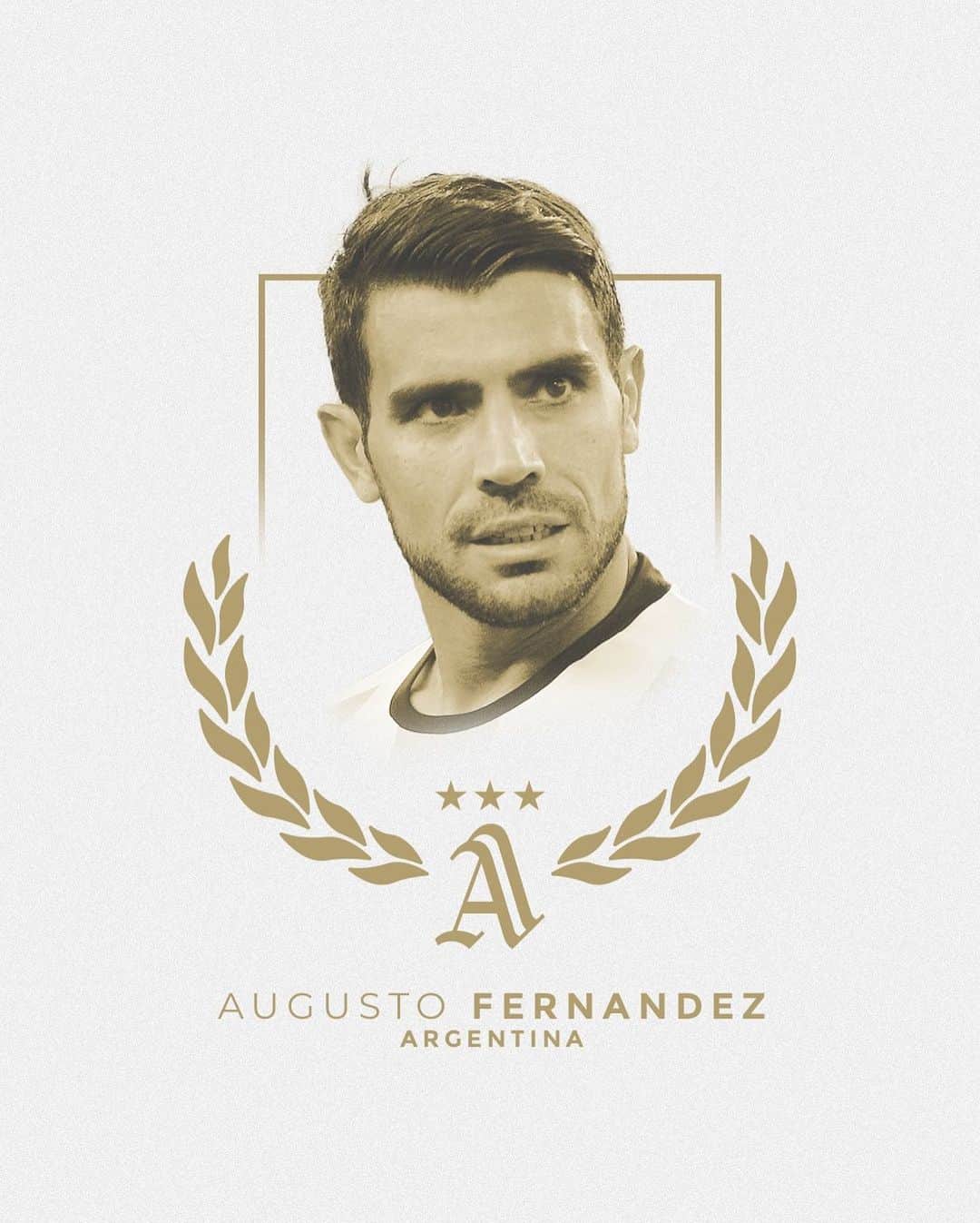 アウグスト・フェルナンデスのインスタグラム：「@augusto12fernandez tampoco se pierde el encuentro entre @leyendasespanaoficial y @leyendasargentinaoficial por la Copa @aireuropa el 5 de septiembre en el Sardinero, Santander, España. ¡Gracias, Augusto! ¡Allí nos vemos!   🇦🇷⭐️🇪🇸 #leyendasargentina #leyendasespaña #copaaireuropa #augustofernandez #partidoleyendasespañaargentina」