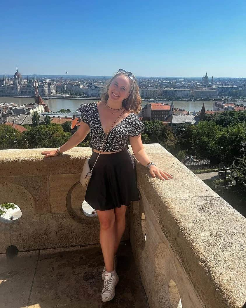 ハンナ・シューベルトのインスタグラム：「Budapest was🔥😎」