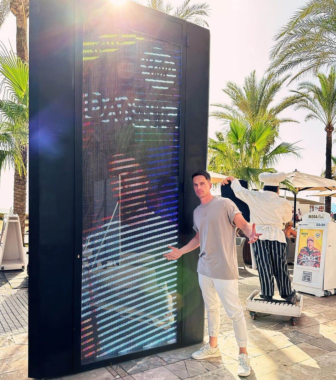 Dannicのインスタグラム：「Island party on a tuesday, let’s goo 🏝️ 😎」