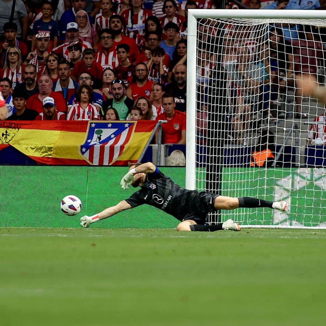 ヤン・オブラクのインスタグラム：「Muy contento con la vuelta al nuestro campo y después de algún tiempo por fin jugar delante nuestra gente☺️ Buen resultado ayer. A continuar así! 💪🏼」