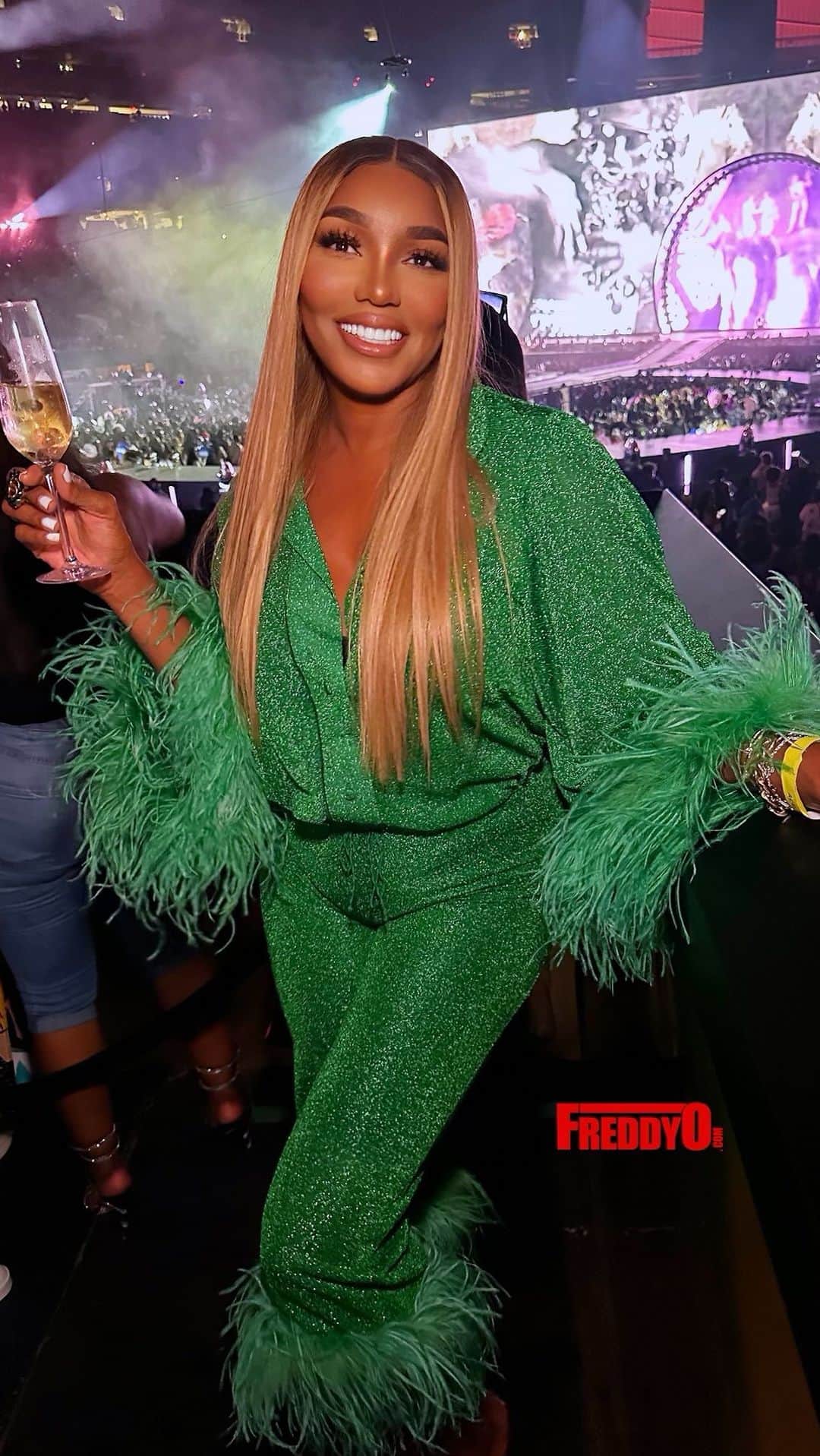 ネネ・リークスのインスタグラム：「Nite number 2 out to see the “GOAT” I bumped into a lot of fun people! To say the least, I had a good ole time! In recovery this morning  Pictures will be in my story!  #renaissance #beyonce #badbitch」