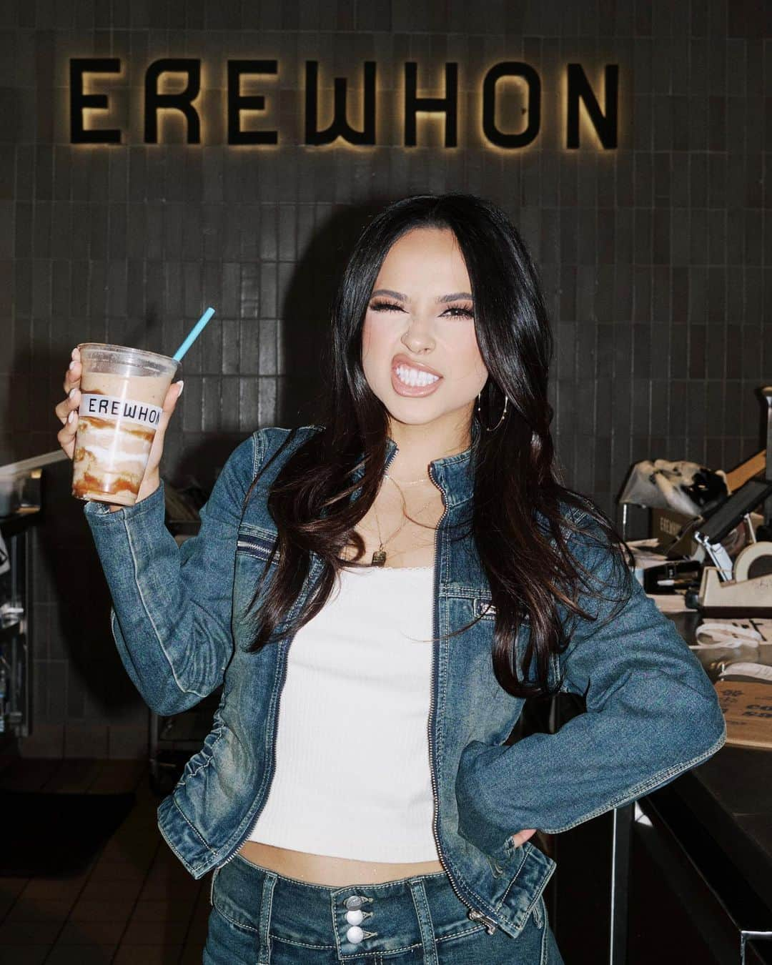 ベッキーGのインスタグラム：「WE OFFICIALLY GOT A BROWN GIRL @erewhonmarket SMOOTHIEEE 😭🙏🏽 It’s been so much fun crafting the perfect homage to the traditional horchata. It was important to me that many of these ingredients were sourced from Latin-owned companies and a portion of proceeds will be donated to Just Keep Livin’ Foundation and Justice for Migrant Women. I can’t wait for you to try it I hope you love it as much as I do!!! 💕  Also, shout out to Lupe and the rest of the Culver City staff in the kitchen for the love & support. Los quiero mucho. Viva la Raza 🤎」