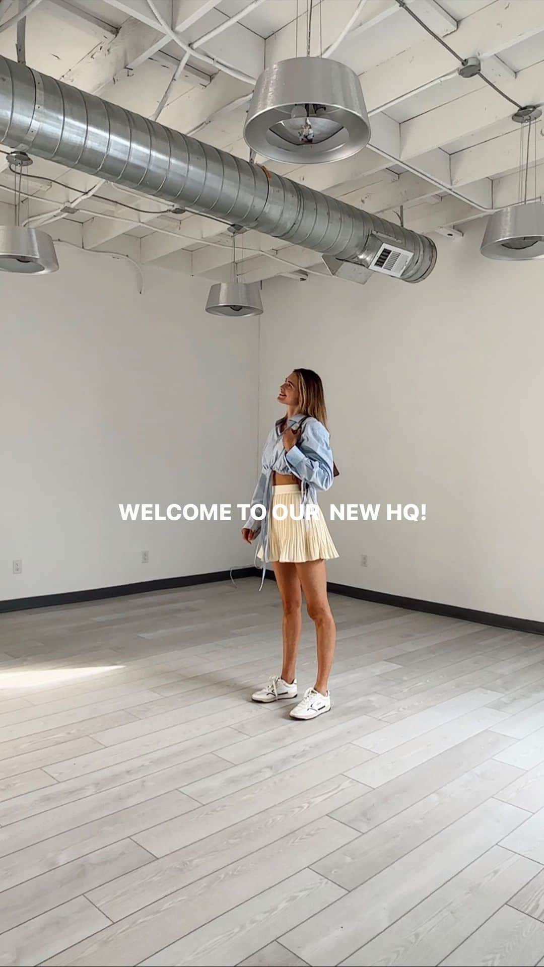 のインスタグラム：「welcome to the @soulsyncbody HQ!! 🥺 This was on my vision board for the past years and here we are! Now we can finally record all our new upcoming workouts, host livestreams and create from here.  So excited to furnish and show an office tour soon! ❤️❤️❤️」