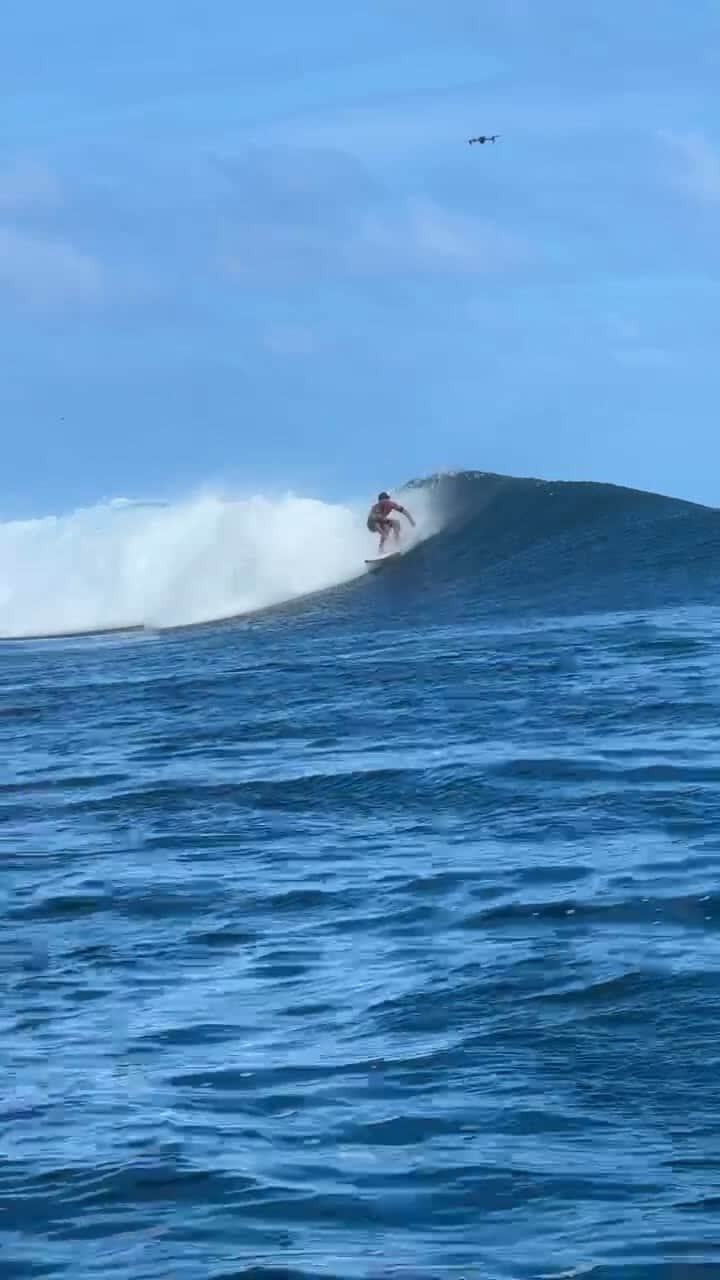 世界プロサーフィン連盟（WSL）のインスタグラム：「Live from round 16 of men from Teahupo’o」