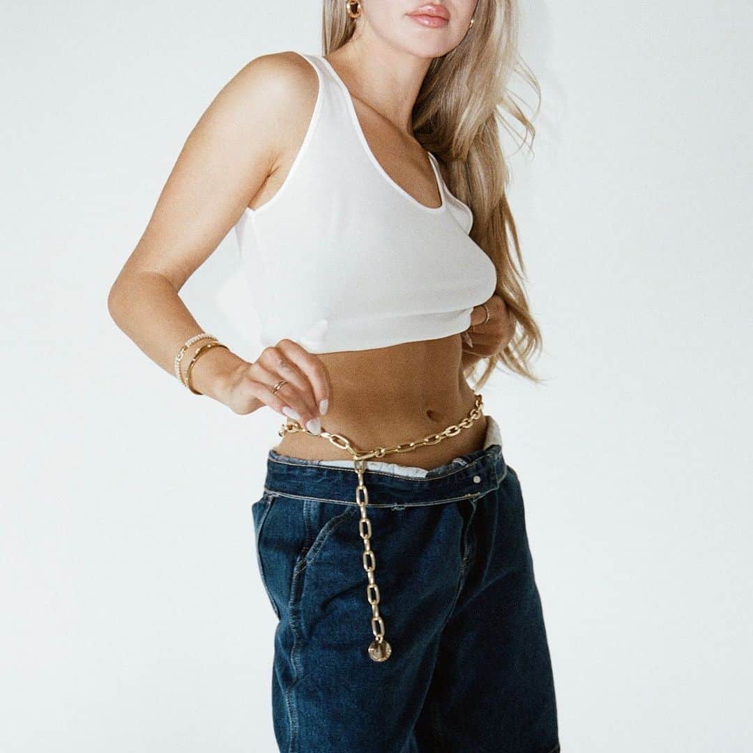 ビーローザベルトのインスタグラム：「The Cora Chain | Shop the style @blowthebelt @revolve @nordstrom」