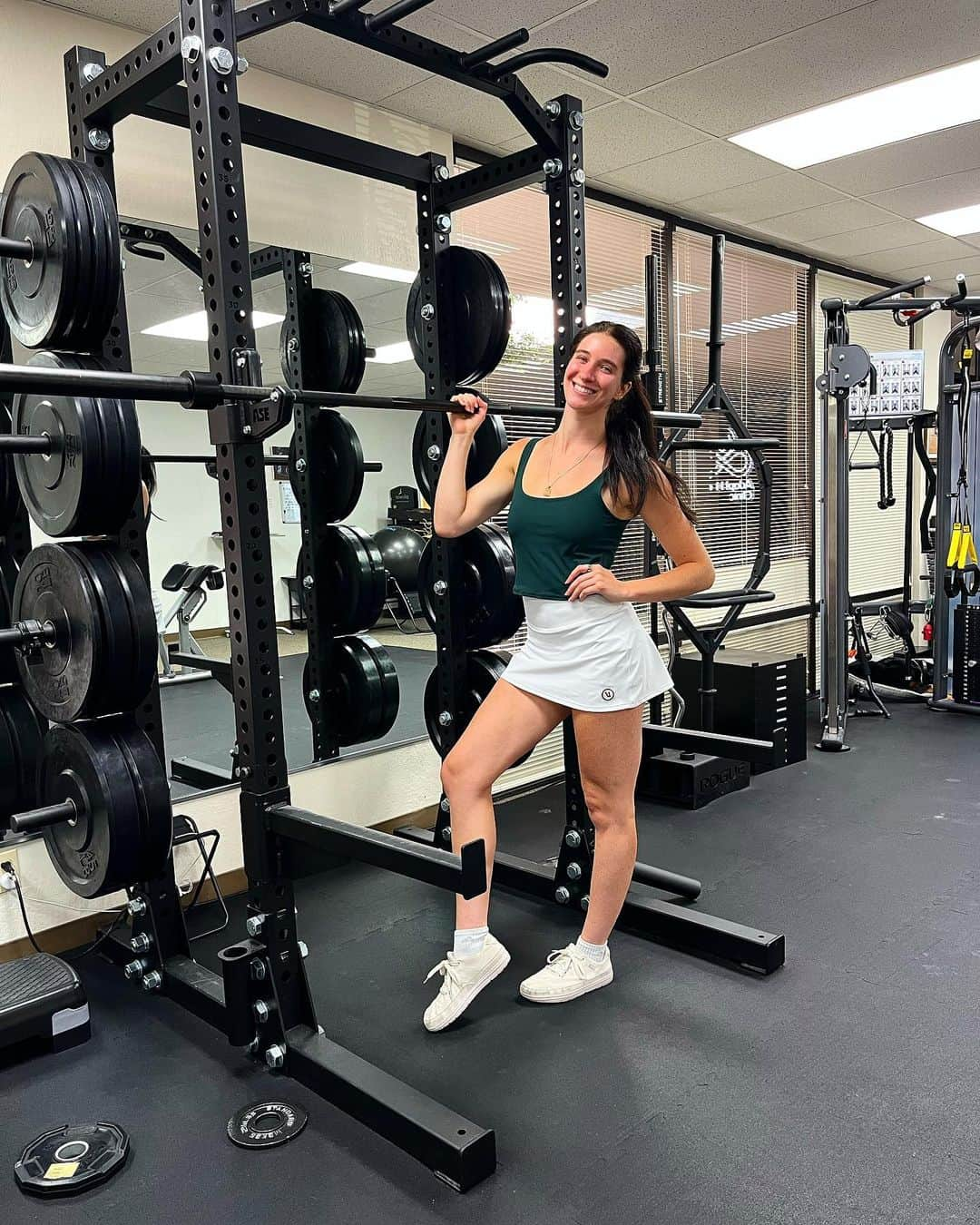 Elliana Shayna Pogrebinskyのインスタグラム：「The only thing missing was a Personal Trainer Barbie 💁🏻‍♀️ Have to say I think my new obsession will be wearing skirts in the gym 😍」