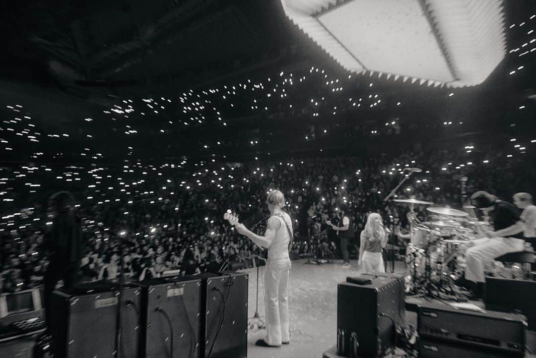 ヘイリー・ウィリアムスさんのインスタグラム写真 - (ヘイリー・ウィリアムスInstagram)「you ever been in the same band since junior high?  me and zac and t are the luckiest.  and major love to joey, logan, brian, and joe for joining this band when they did and making us better. there’s nothing like this iteration of our live sound. we are incredibly proud of the show we put on for people this year.   im most proud of how joyous a Paramore show feels in 2023. we’ve overcome a lot as a band over 18 years (20 if you count the garage band/basement dwelling era)… and to know each other better, create more freely, and be fully present for this ride is more than i could’ve ever hoped for.   it’s just social media but please take this lil fleck of my heart and know if you listened to us or saw us this year, you’ve changed our lives for the better.」8月16日 3時32分 - yelyahwilliams