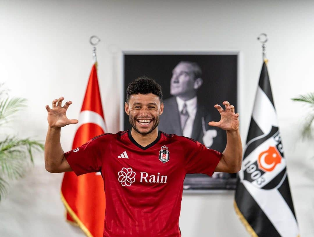 アレックス・チェンバレンさんのインスタグラム写真 - (アレックス・チェンバレンInstagram)「Thank you for the warm welcome @besiktas 🦅🇹🇷 Excited for this new challenge and can’t wait to get started! ⚫️⚪️   Sıcak karşılamanız için teşekkür ederim @besiktas 🦅🇹🇷 Bu yeni meydan okuma için çok heyecanlıyım ve bir an önce başlamak için sabırsızlanıyorum! ⚫⚪」8月16日 3時56分 - alexoxchamberlain