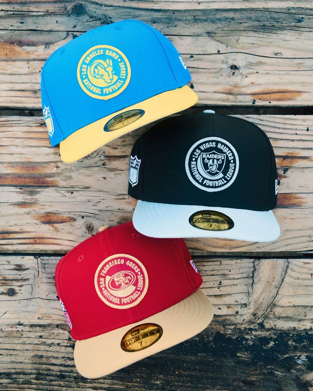 ニューエラ・キャップのインスタグラム：「Support your favorite team in New Era Cap exclusive headwear from the Sideline collection. Pair it with NFL 3rd Down apparel and you’ll be the best dressed fan at the tailgate.」
