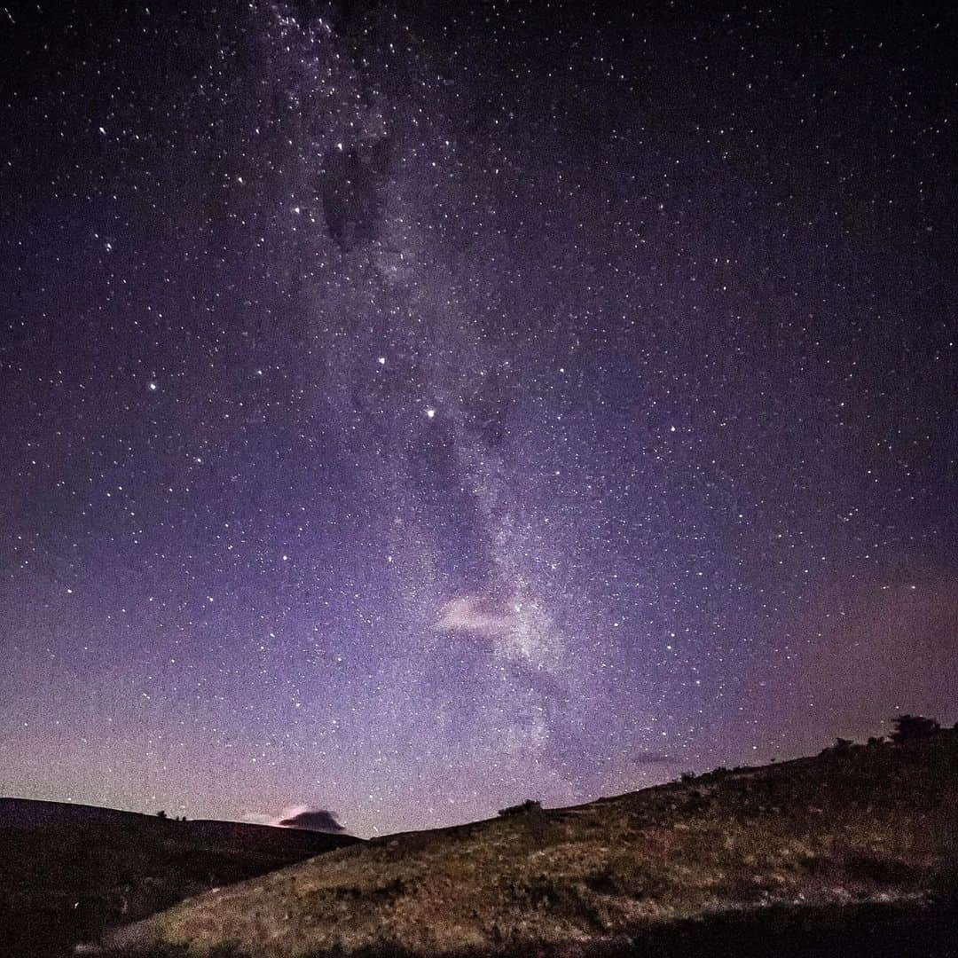 ジェームズ・フェルプスのインスタグラム：「Whilst away filming S2 of @fantasticfriendsofficial I had a night to myself under the stars in Patagonia. I managed to take this image, that's how good the star gazing is there! A place which is as beautiful at night as it is in the daytime. #milkyway #stars #patagonia #chile #season2 #FantasticFriends 🇨🇱」