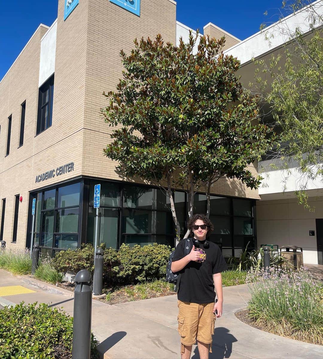 オーガスト・マトゥーロのインスタグラム：「3rd semester of college, (1st semester in person) & random summer stuff」
