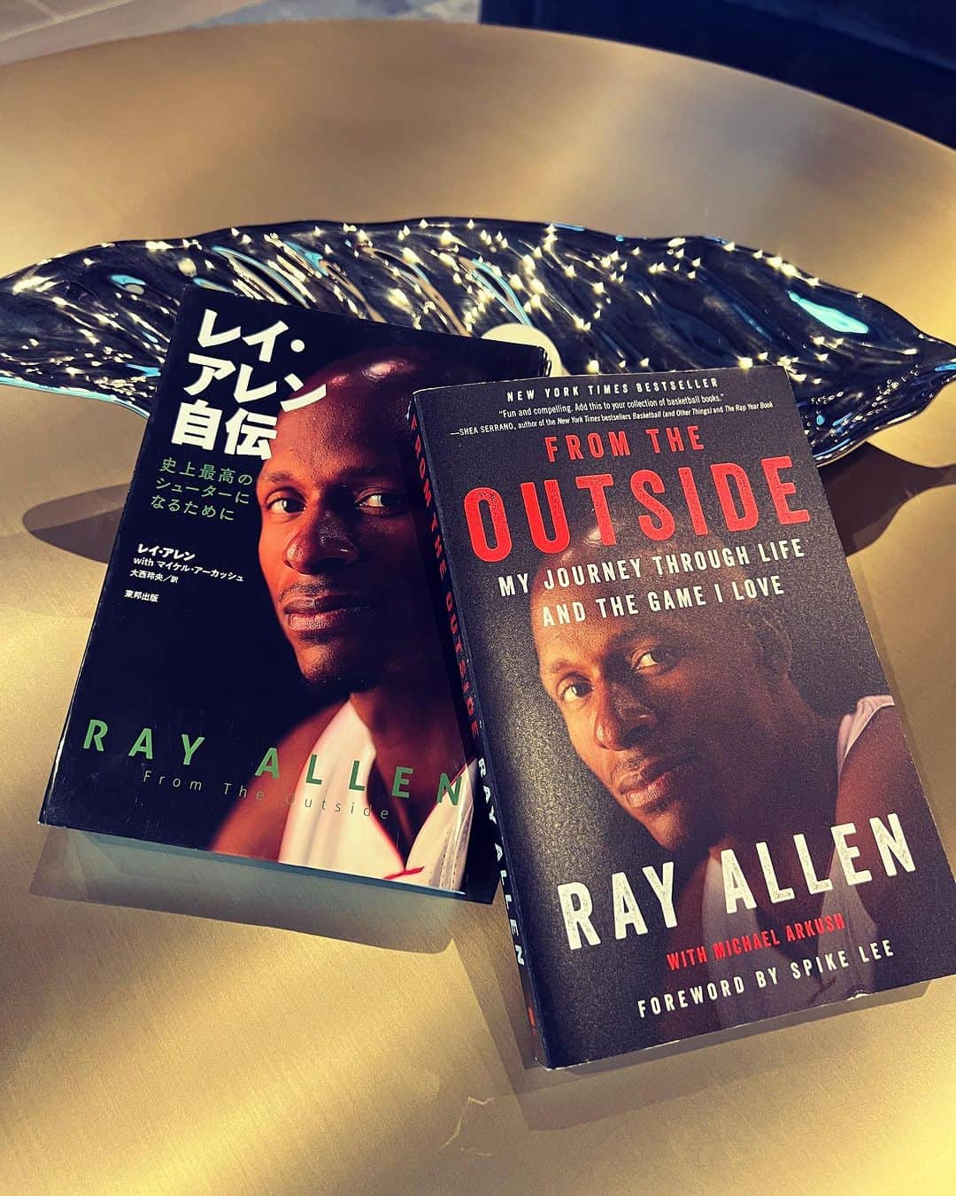 レイ・アレンのインスタグラム：「Last week I was involved in a deep conversation with a few people and one of them suggested that I write a book. 🤓 I’m coachable.🕺🏾 #fromtheoutside #readingisfun-damental #injapanese #inpolish」