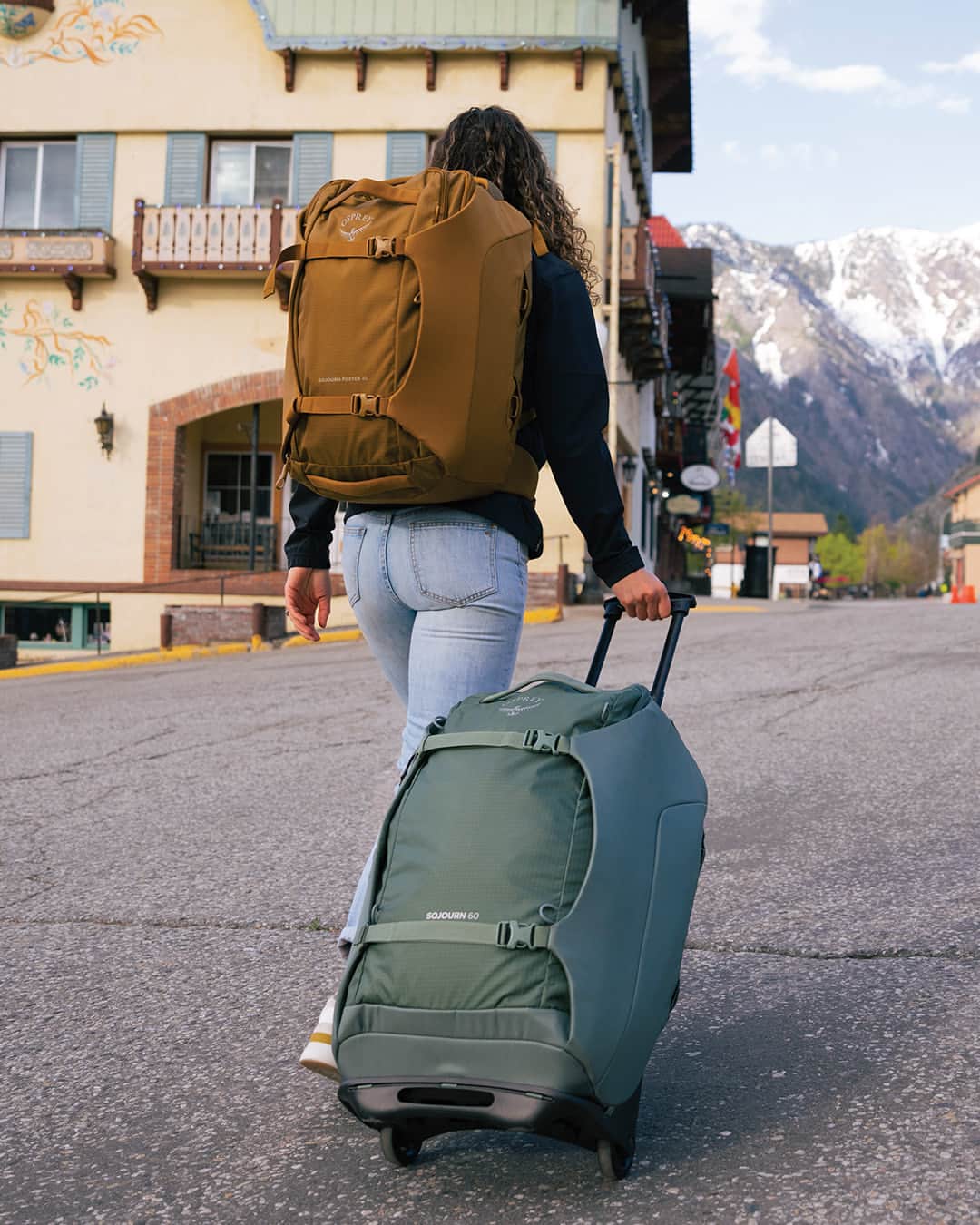 オスプレーのインスタグラム：「Embrace the world with Sojourn™.  Rugged and redesigned, the Sojourn Family was built for travelers whose destination has no limits.   #OspreyPacks」