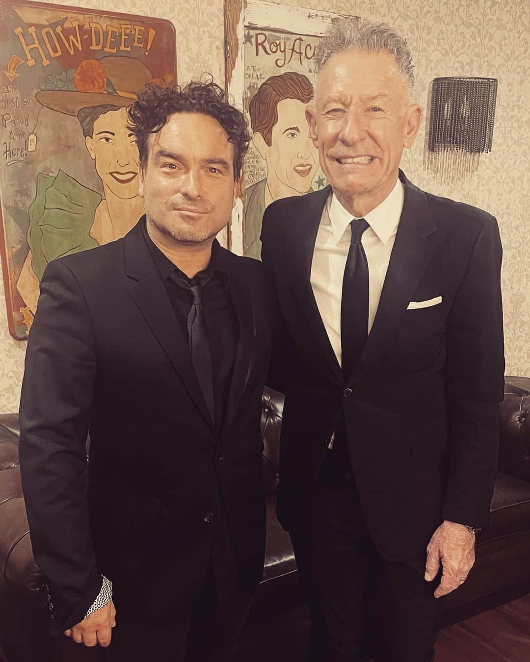 ジョニー・ガレッキのインスタグラム：「A very heartfelt THANK YOU to my longtime friend @lyle_lovett for his dedication of “12th of June” to me and my family at @theryman last night. I will never forget it. Thanks also to his Large Band (they aren’t big). It’s truly a special gift to see and hear instruments played by their best players in the world. Especially when playing songs by one of our greatest songwriters ever. See you soon, fellas. And thank you again. XO.」