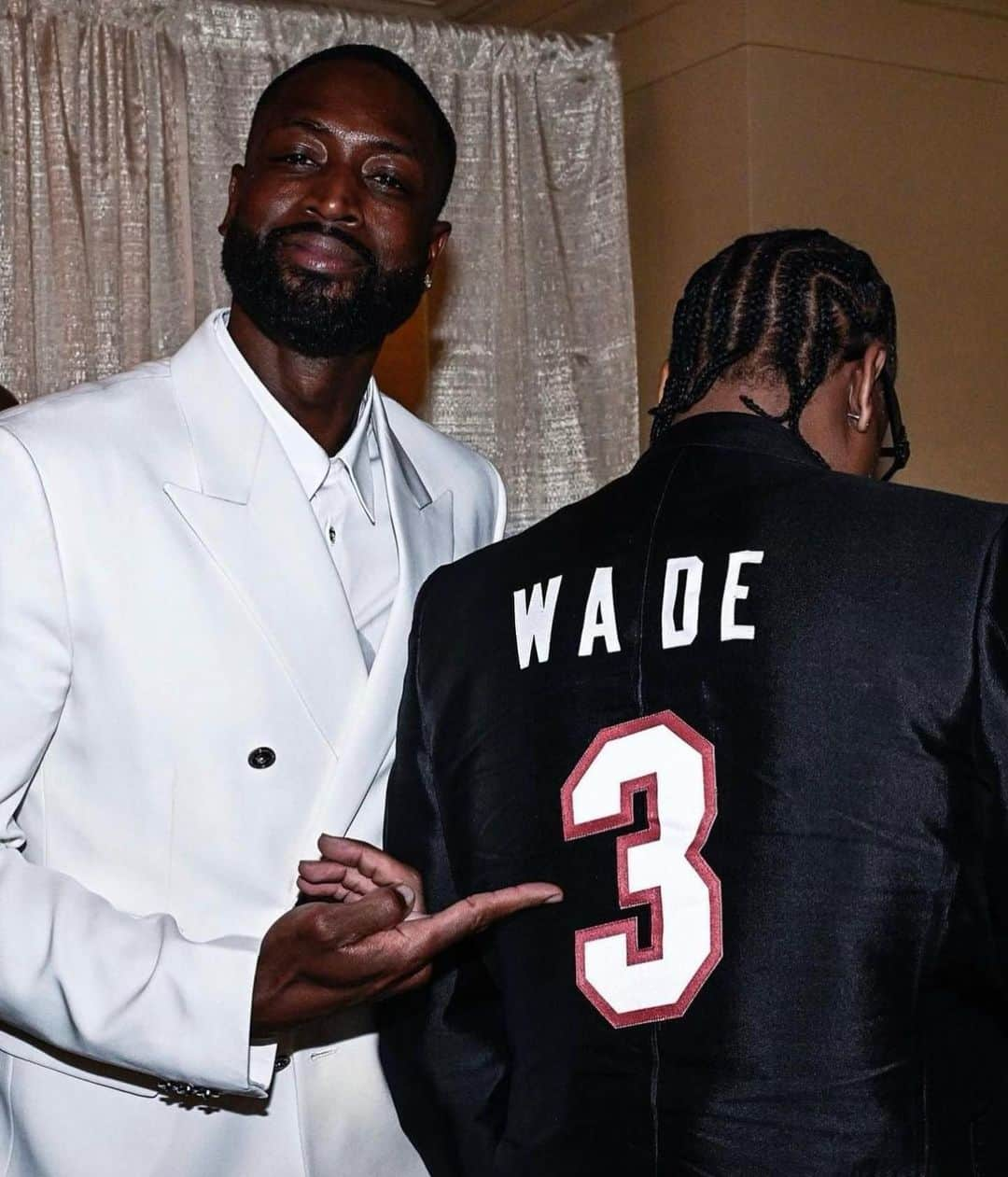 aleksmusikaさんのインスタグラム写真 - (aleksmusikaInstagram)「If you grew up in the Philly area there is only one GOAT 🐐 @theofficialai3, had the honor of AI wearing custom @musika for @dwyanewade HOF induction. Shout out to @jay__amin for doing all the leg work on this one. #AI #dwade #HOF」8月16日 5時33分 - aleksmusika