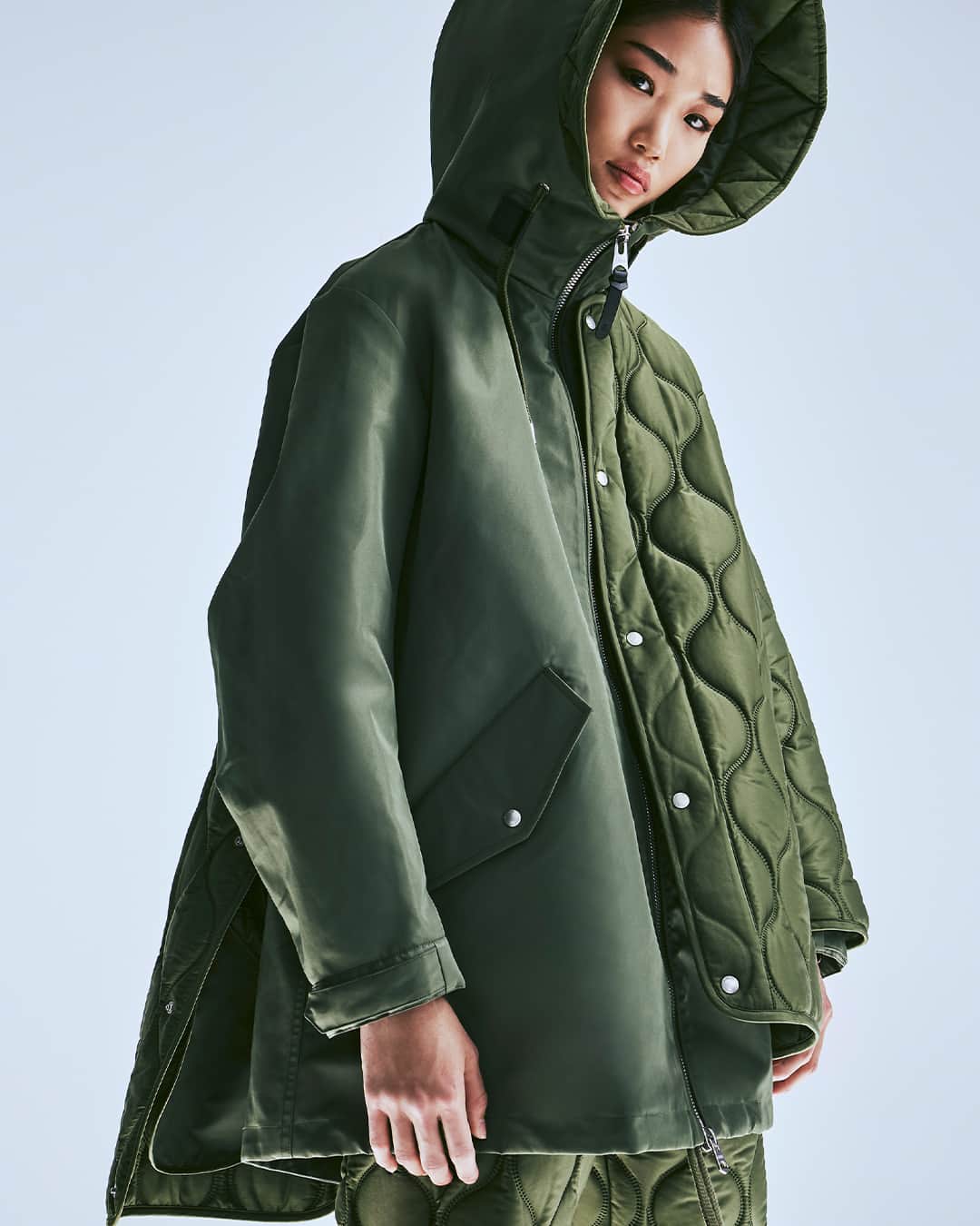 マッカージュさんのインスタグラム写真 - (マッカージュInstagram)「QUILTED COMFORT  MAIA, a 2-in-1 lightweight parka made from 100% recycled technical material with a removable layer featuring heritage heat stamp quilting. Water-resistant and repellent with adjustable storm visor at hood for multi-seasonal use. Detailed with a vent at back, binding side seams, and inside pockets. An adaptable staple with a touch of nostalgic quilting and modular appeal.  More on MACKAGE.COM  #MACKAGE #MONDEMACKAGW」8月16日 5時54分 - mackage