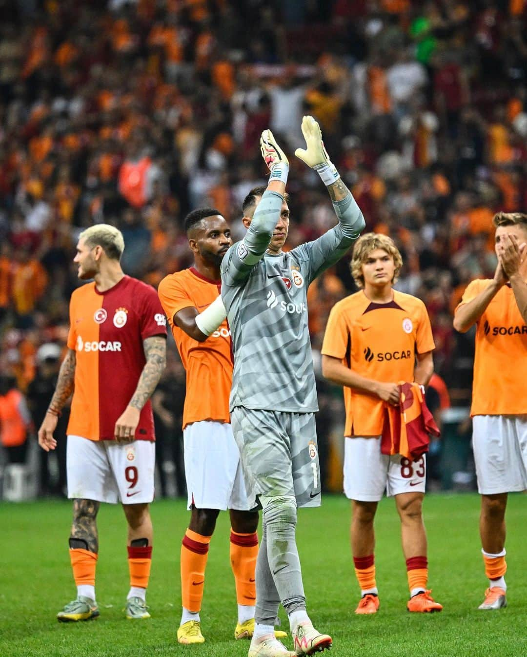 フェルナンド・ムスレラのインスタグラム：「Just one more round to be where we belong 💪🏼🦁   Solo una ronda más para estar donde merecemos.  #UCL #AllTogether」