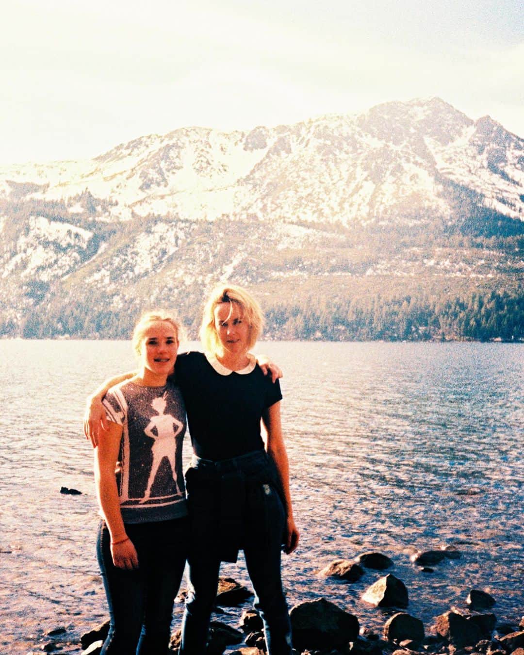 ジェナ・マローンのインスタグラム：「Happy birthday to my forever ride or die poet. My dear wayfarer and all that punk rock tec revolution shit you bring. It’s your time honey. I’ll put away the safety net and keep my night light on for you always. To the sister that I hoped and prayer for and to the  shining lion hearted human you have become. In awe and in gratitude. Constantly.   A collection of some of my favorite you/ us moments. Happy birthday darling.」