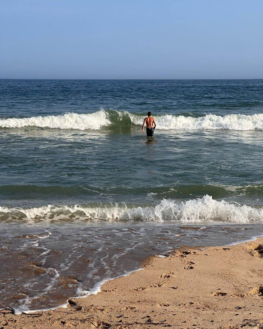 ジュリアン・ムーアさんのインスタグラム写真 - (ジュリアン・ムーアInstagram)「I don’t surf  #beach」8月16日 6時42分 - juliannemoore