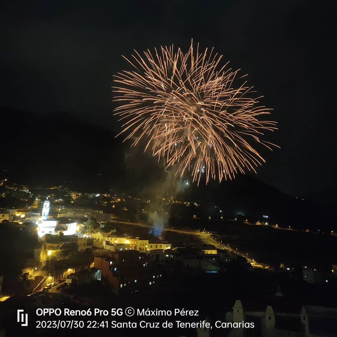 マキシム・ザボジンさんのインスタグラム写真 - (マキシム・ザボジンInstagram)「Fuegos artificiales en la octava de la Festividad de Ntra Sra del Carmen - Los Realejos - Tenerife - Islas Canarias」8月16日 6時46分 - maxipedor