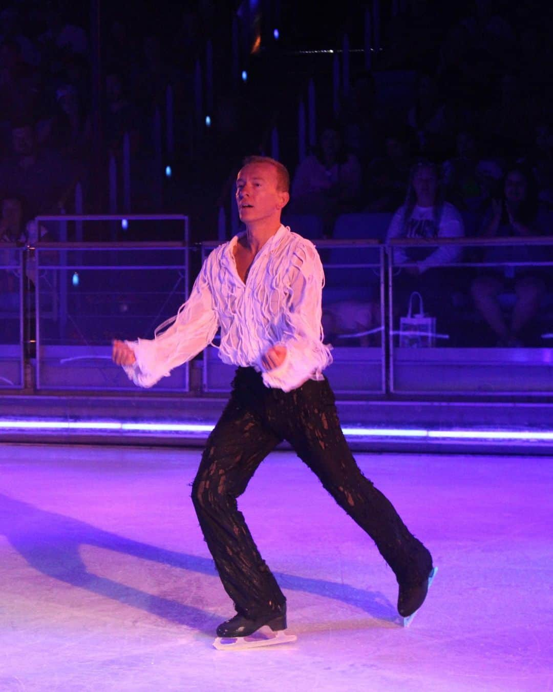 アンドレイ・ロゴジンさんのインスタグラム写真 - (アンドレイ・ロゴジンInstagram)「Some epic skating pics 😎 fun times here, on Voyager of the Seas 🛳️ #iceskating #3axel @willybietakproductions」8月16日 6時52分 - andreirogozine