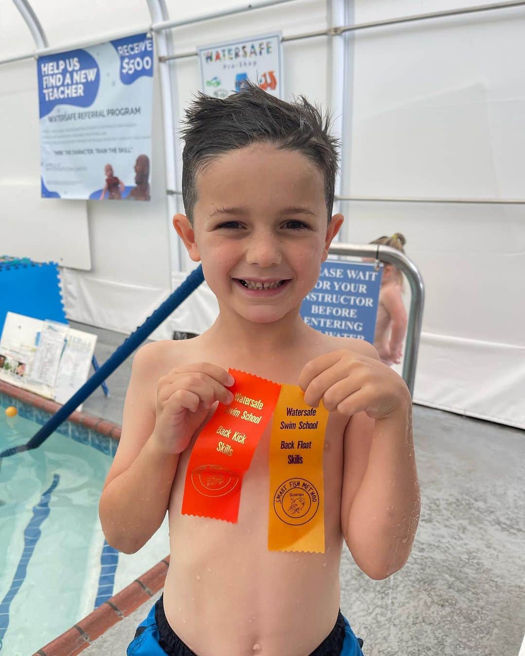 クリスティン・ヒルデブランドのインスタグラム：「These little fishies have been in swim lessons all summer and it’s been so fun. Nothing better than watching them learn 🥹」